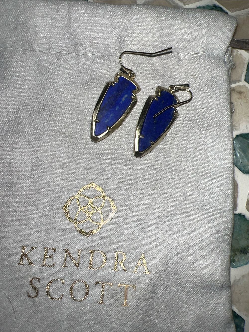 Kendra Scott Gold-Trimmed Deep Blue Arrowhead Drop Earrings